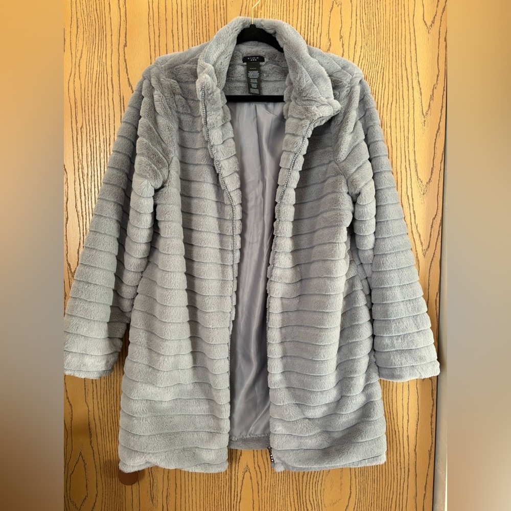 Luxurious Fuax Chinchila fur jacket NWOT